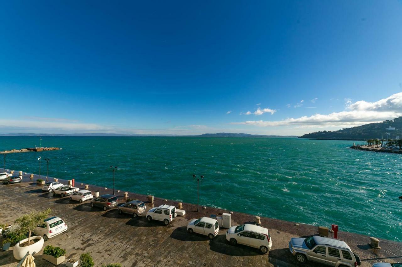 Molo 28 Beach Parking Ac Порто Санто Стефано Экстерьер фото